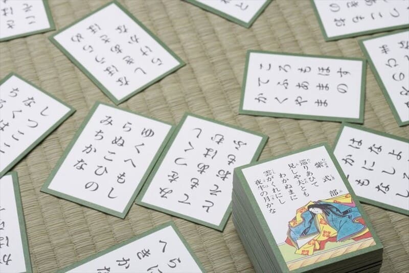 Tìm hiểu bài karuta là gì?